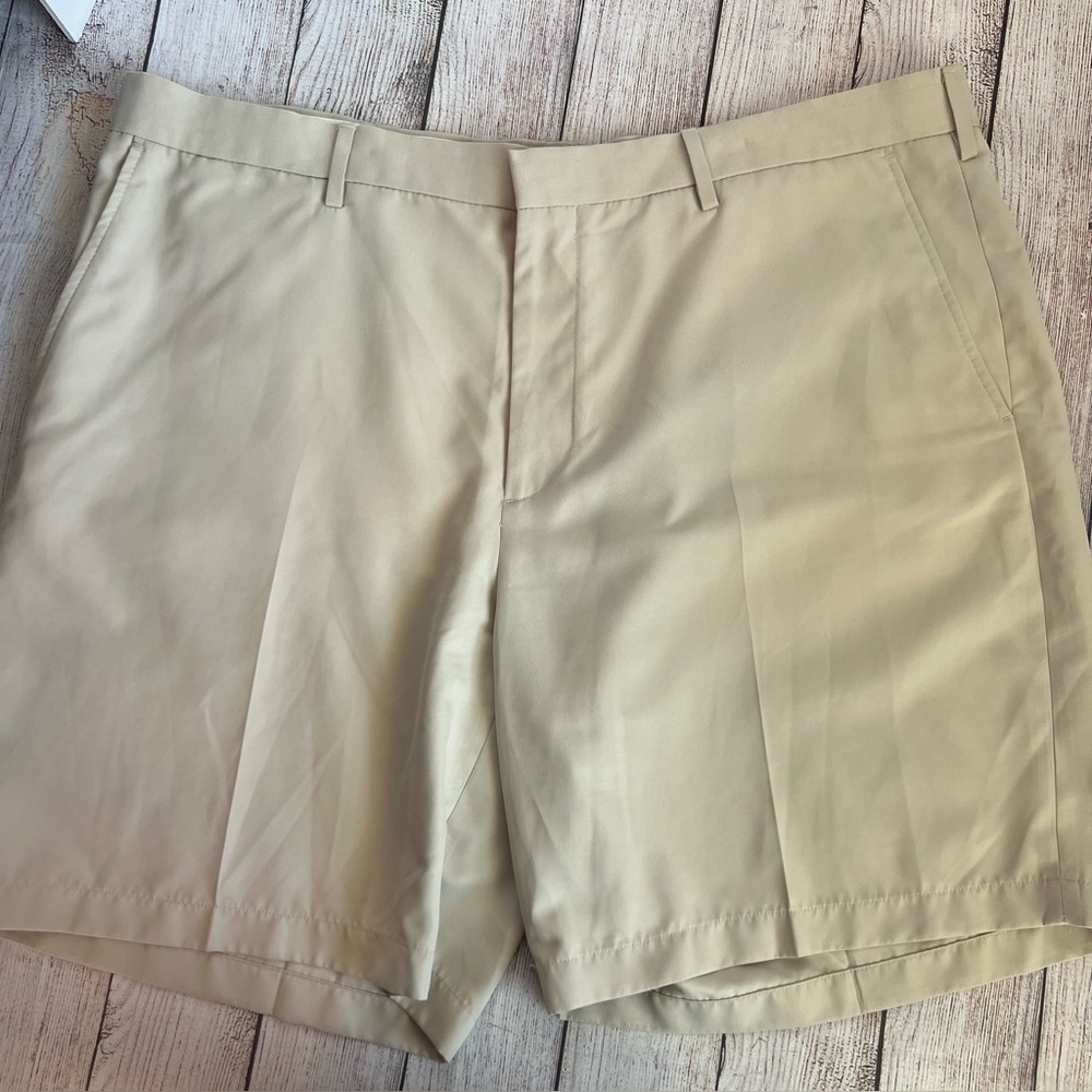 JACK NICKLAUS Tan Golf Shorts 42